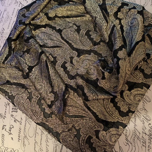 SOLD Dressy stunning scarf - Picture 3 of 7